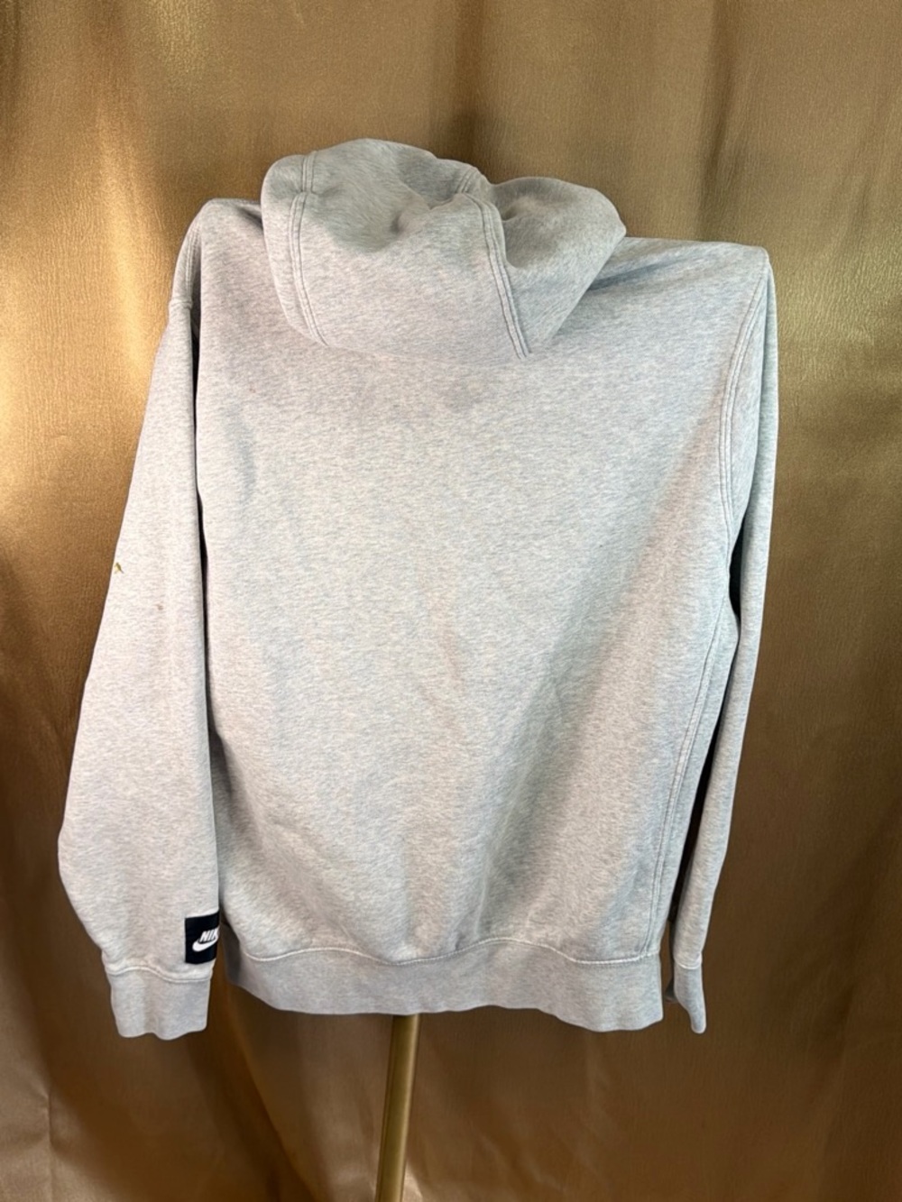 Nike Men’s Light Gray Hoodie with 'JUST DO IT.' Graphic - Picture 3 of 4